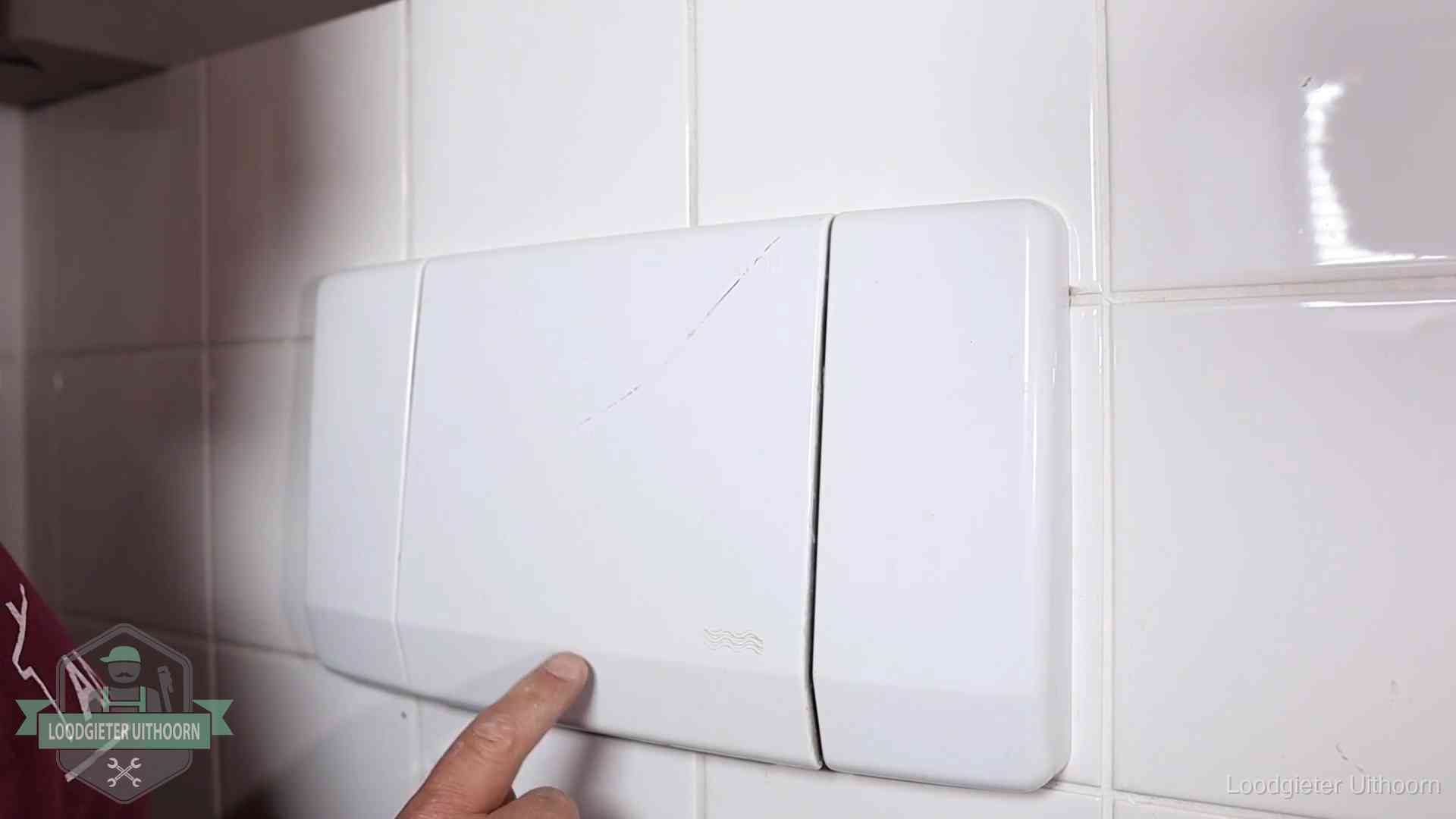 Oorzaken van een verstopte wc in Uithoorn Bedieningspaneel van een inbouwreservoir van een hangend toilet in Uithoorn
