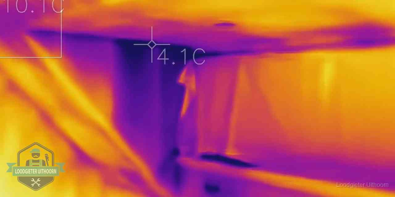 Warmtebeeldopname van een vloerconstructie tijdens lekdetectie in Uithoorn